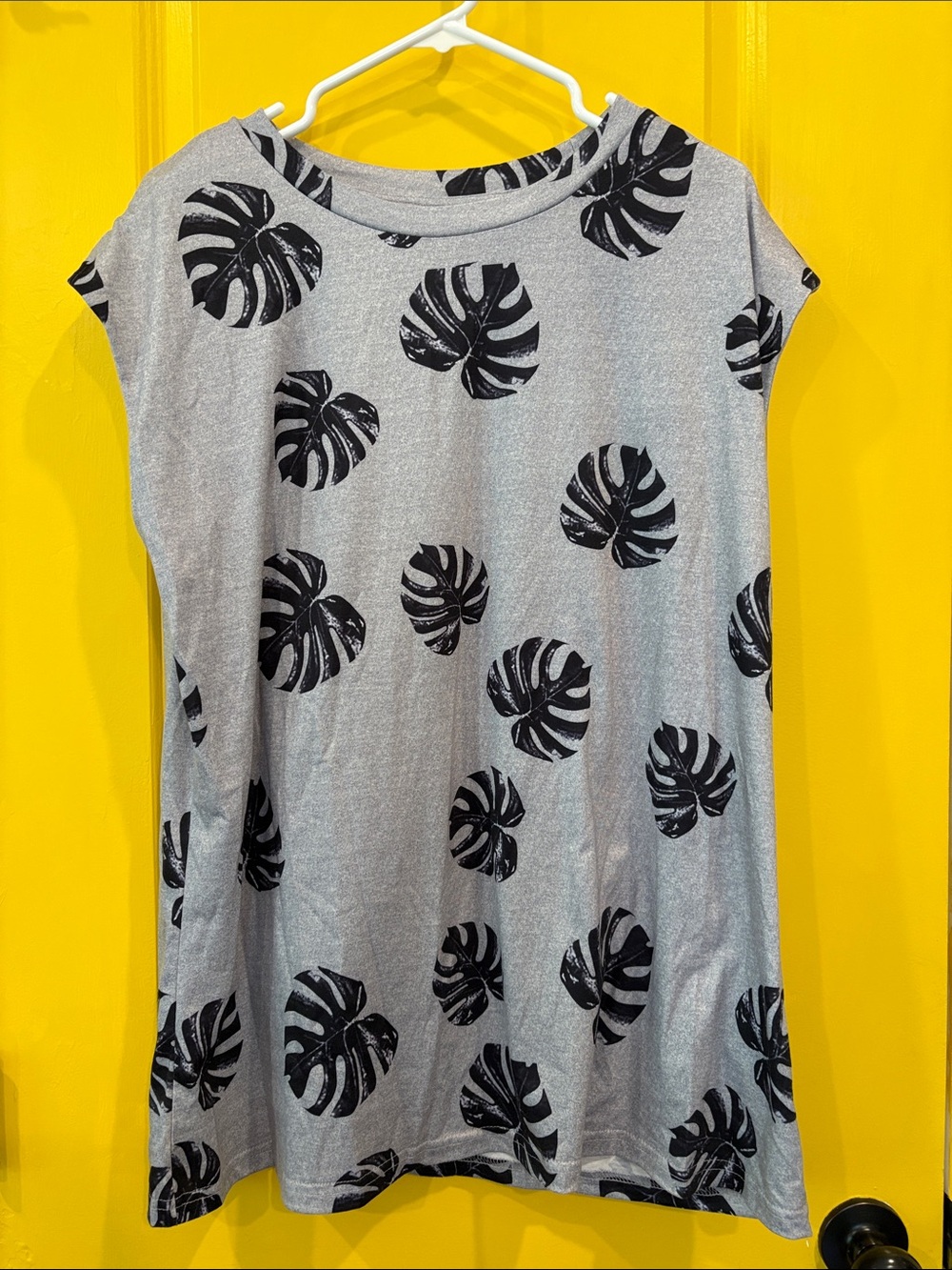 Gray Tropical Print Cap-Sleeve Women's Top